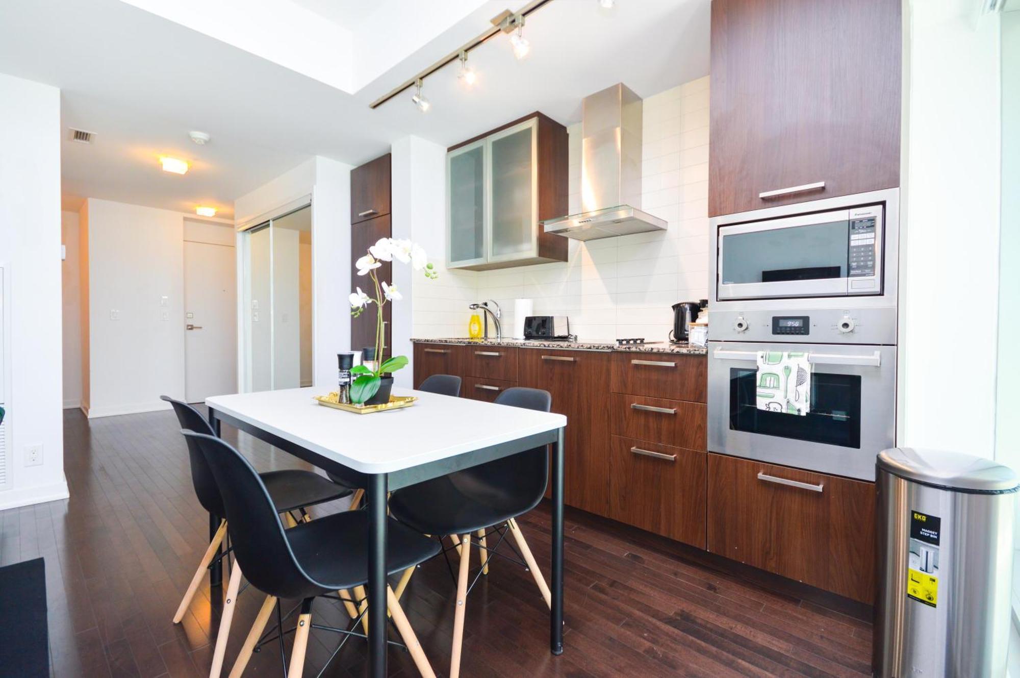 Downtown Toronto Condo Near Cn Tower, Scotiabank Arena, Rogers Centre, Union Station 外观 照片